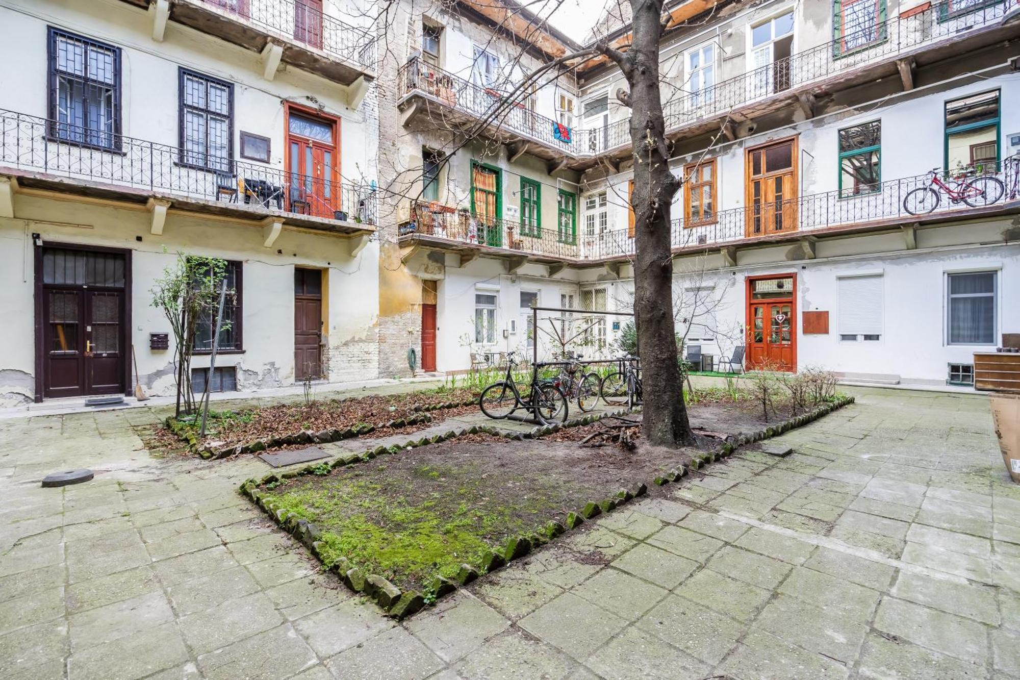 Bpr Stylish Mosaic Home With Terrace Budapest Exteriör bild